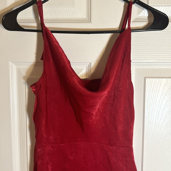 Pretty Little Things Red Satin Cowl Neck spaghetti‎ strap mini 100% cotton Dress - Picture 4 of 9